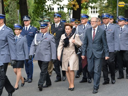 Honor, męstwo i duma - oławska policja ma sztandar. ZDJĘCIA