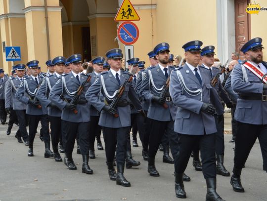 Honor, męstwo i duma - oławska policja ma sztandar. ZDJĘCIA