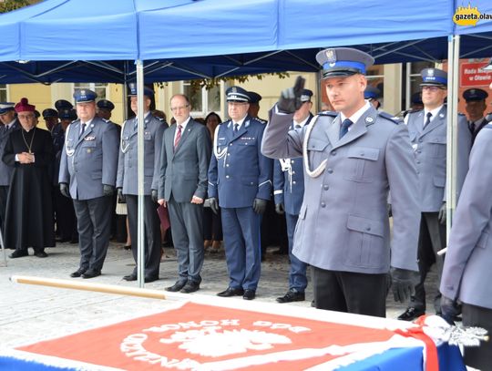 Honor, męstwo i duma - oławska policja ma sztandar. ZDJĘCIA