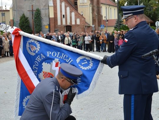 Honor, męstwo i duma - oławska policja ma sztandar. ZDJĘCIA