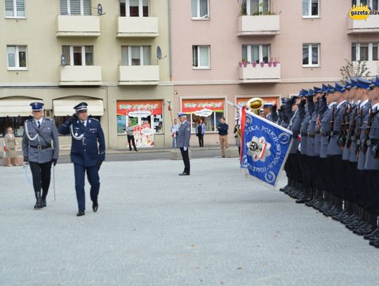 Honor, męstwo i duma - oławska policja ma sztandar. ZDJĘCIA