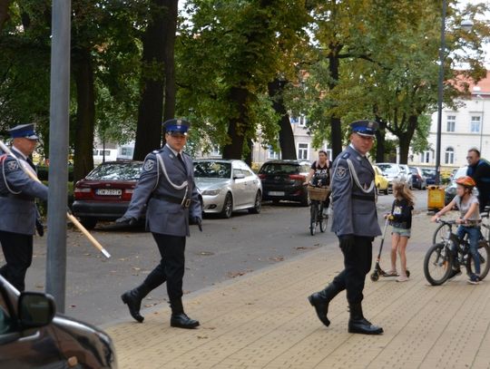 Honor, męstwo i duma - oławska policja ma sztandar. ZDJĘCIA