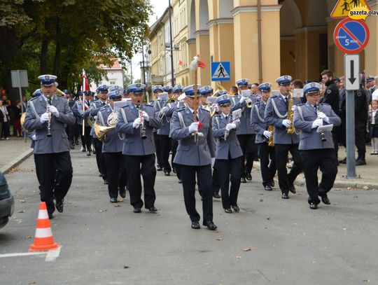 Honor, męstwo i duma - oławska policja ma sztandar. ZDJĘCIA