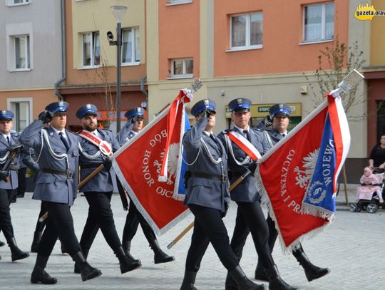 Honor, męstwo i duma - oławska policja ma sztandar. ZDJĘCIA