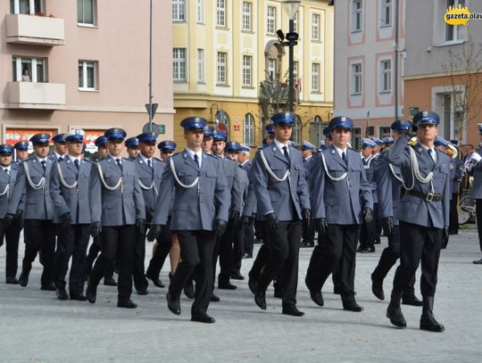 Honor, męstwo i duma - oławska policja ma sztandar. ZDJĘCIA