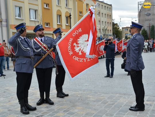 Honor, męstwo i duma - oławska policja ma sztandar. ZDJĘCIA