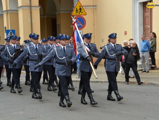 Honor, męstwo i duma - oławska policja ma sztandar. ZDJĘCIA