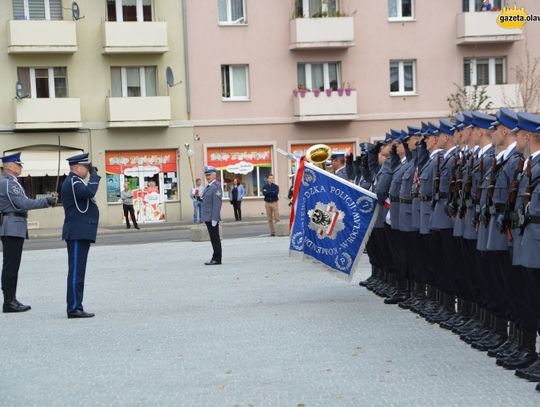 Honor, męstwo i duma - oławska policja ma sztandar. ZDJĘCIA