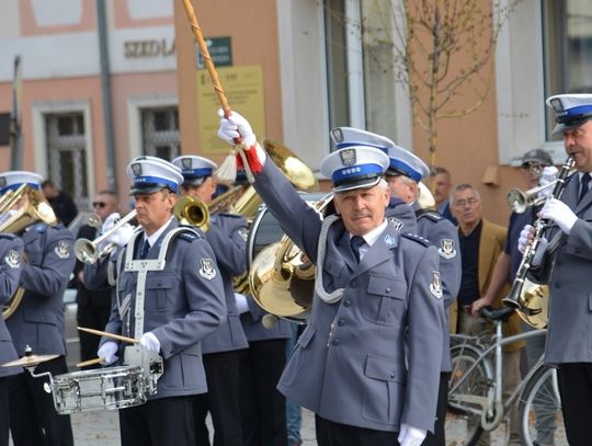 Honor, męstwo i duma - oławska policja ma sztandar. ZDJĘCIA