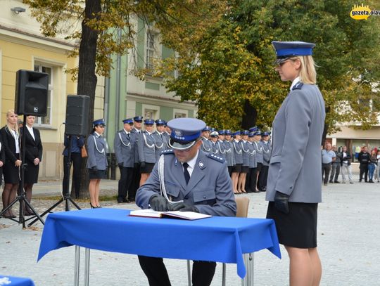 Honor, męstwo i duma - oławska policja ma sztandar. ZDJĘCIA