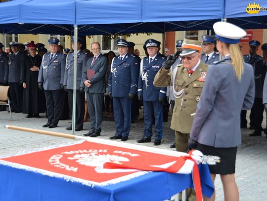 Honor, męstwo i duma - oławska policja ma sztandar. ZDJĘCIA