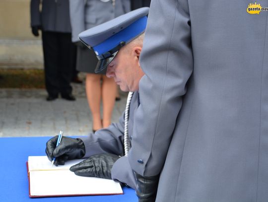 Honor, męstwo i duma - oławska policja ma sztandar. ZDJĘCIA