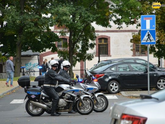 Honor, męstwo i duma - oławska policja ma sztandar. ZDJĘCIA