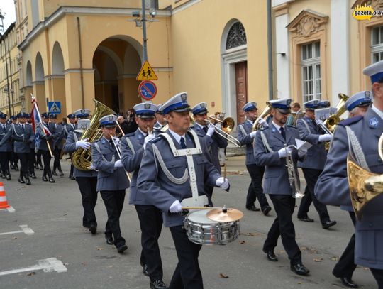 Honor, męstwo i duma - oławska policja ma sztandar. ZDJĘCIA