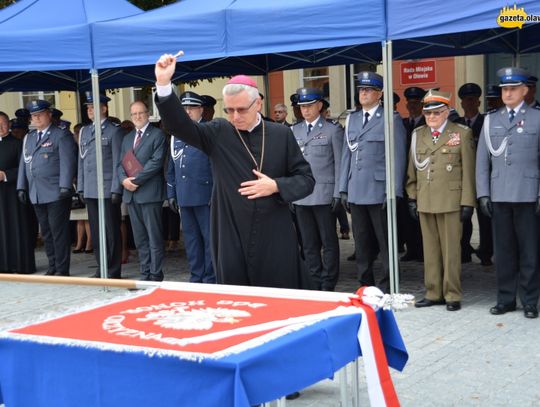 Honor, męstwo i duma - oławska policja ma sztandar. ZDJĘCIA