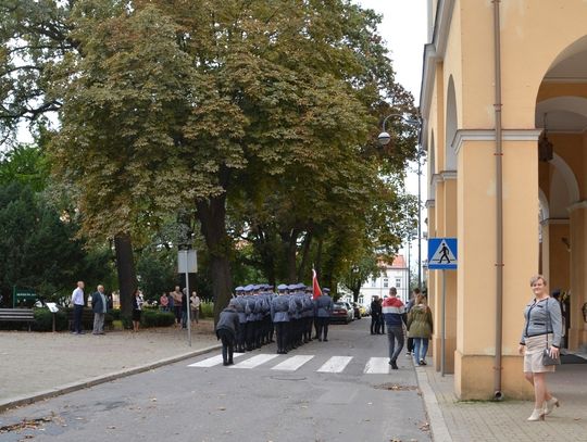 Honor, męstwo i duma - oławska policja ma sztandar. ZDJĘCIA