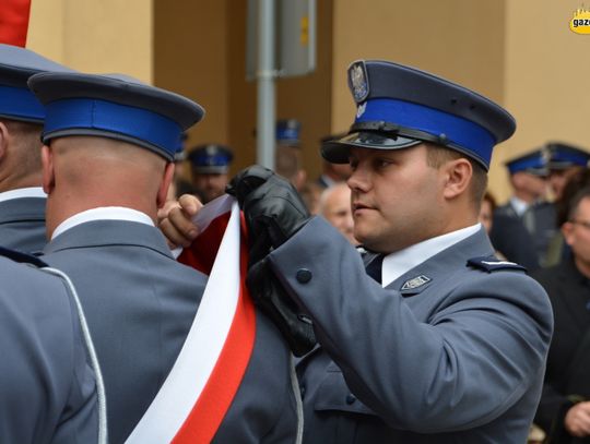 Honor, męstwo i duma - oławska policja ma sztandar. ZDJĘCIA