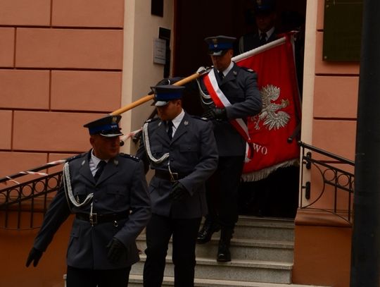 Honor, męstwo i duma - oławska policja ma sztandar. ZDJĘCIA