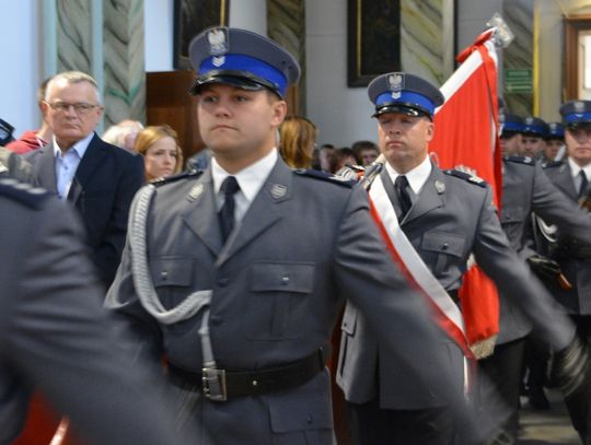 Honor, męstwo i duma - oławska policja ma sztandar. ZDJĘCIA