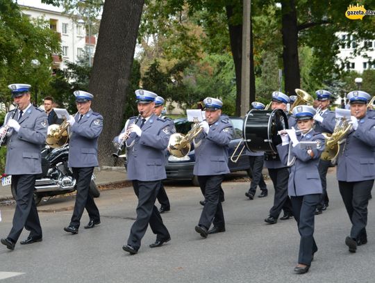 Honor, męstwo i duma - oławska policja ma sztandar. ZDJĘCIA