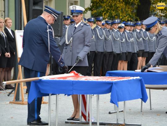 Honor, męstwo i duma - oławska policja ma sztandar. ZDJĘCIA