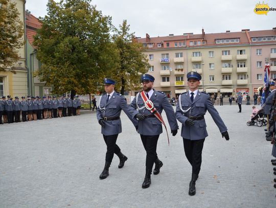 Honor, męstwo i duma - oławska policja ma sztandar. ZDJĘCIA