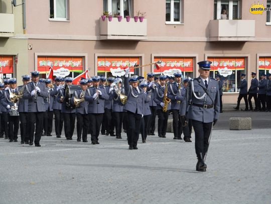 Honor, męstwo i duma - oławska policja ma sztandar. ZDJĘCIA