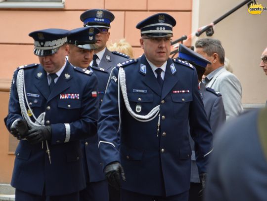 Honor, męstwo i duma - oławska policja ma sztandar. ZDJĘCIA