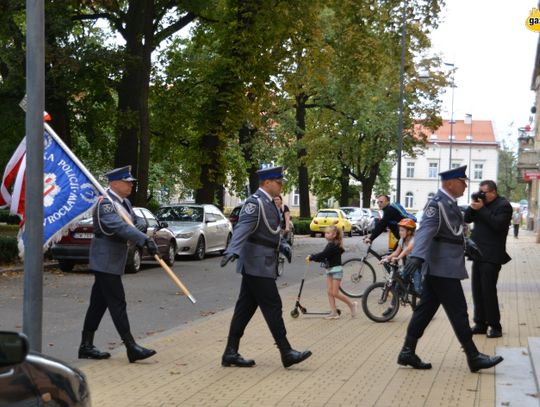 Honor, męstwo i duma - oławska policja ma sztandar. ZDJĘCIA