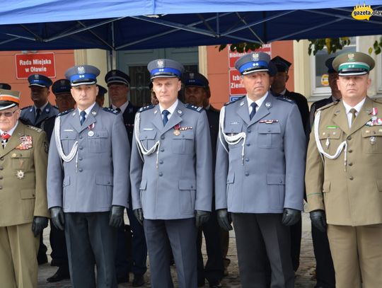 Honor, męstwo i duma - oławska policja ma sztandar. ZDJĘCIA