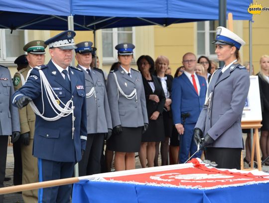 Honor, męstwo i duma - oławska policja ma sztandar. ZDJĘCIA