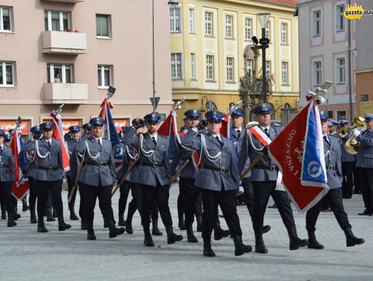 Honor, męstwo i duma - oławska policja ma sztandar. ZDJĘCIA