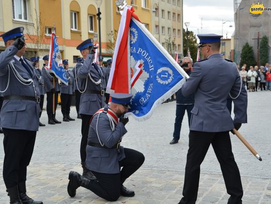 Honor, męstwo i duma - oławska policja ma sztandar. ZDJĘCIA