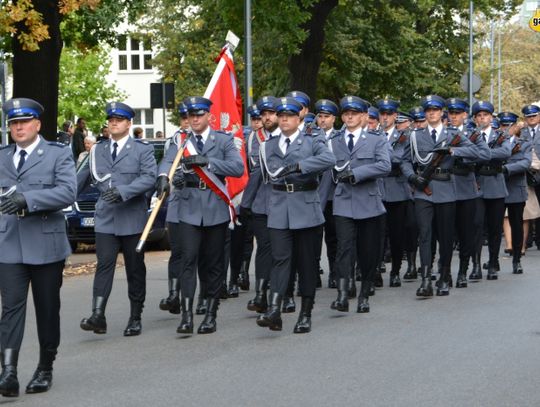 Honor, męstwo i duma - oławska policja ma sztandar. ZDJĘCIA