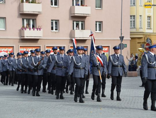 Honor, męstwo i duma - oławska policja ma sztandar. ZDJĘCIA