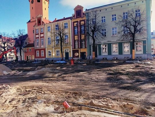 Rynek już bez świerków. ZDJĘCIA