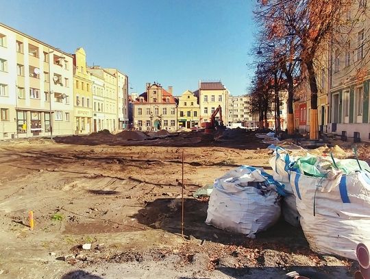 Rynek już bez świerków. ZDJĘCIA