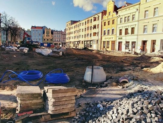 Rynek już bez świerków. ZDJĘCIA