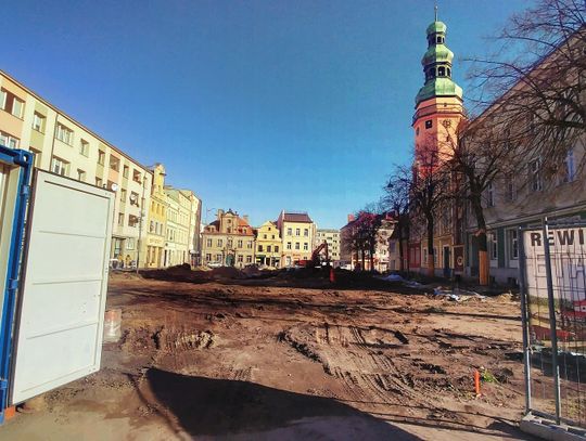 Rynek już bez świerków. ZDJĘCIA