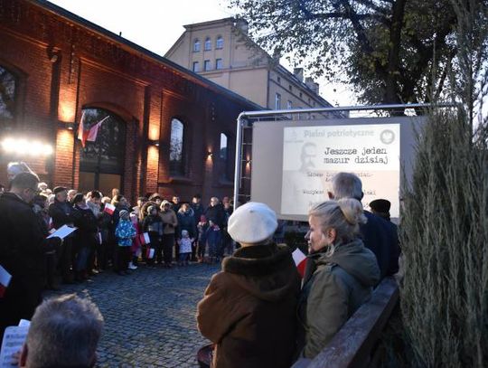 Wspólnie śpiewali Niepodległej (GALERIA)