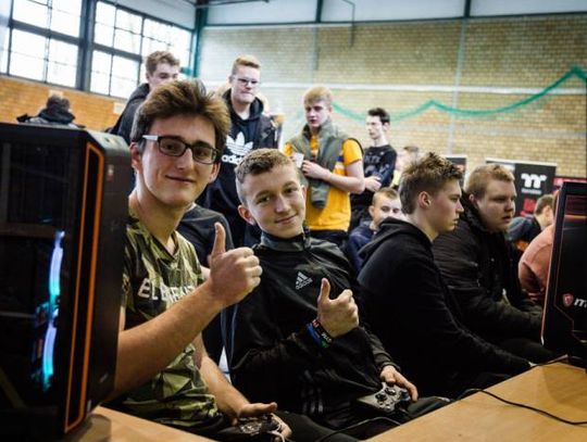 SUPER GAME e-sport w Oławie!