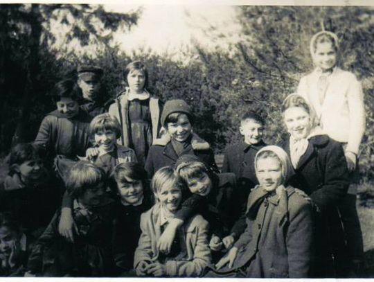 Być może ktoś z mieszkańców Bystrzycy rozpozna na archiwalnych fotografiach siebie lub kogoś z rodziny 