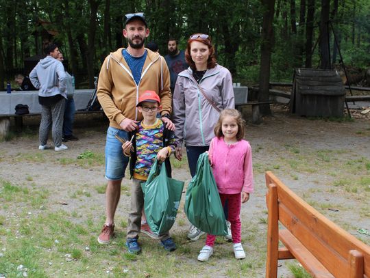 Sprzątali las na terenie rezerwatu Dąbrowy Janikowskie