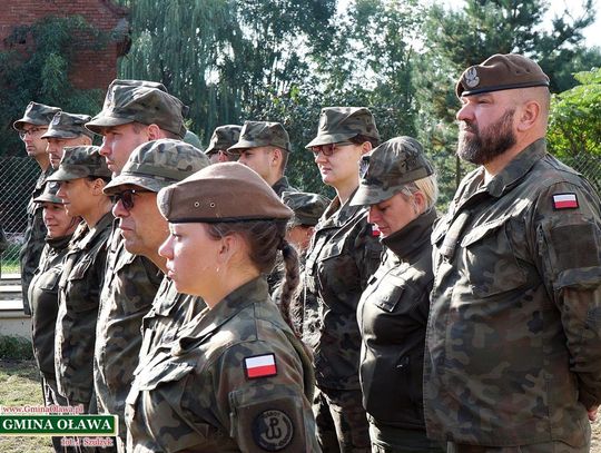 Żołnierze z wielkim zaangażowaniem zabezpieczali wały przeciwpowodziowe na Odrze i Oławie