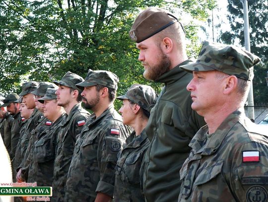 Żołnierze z wielkim zaangażowaniem zabezpieczali wały przeciwpowodziowe na Odrze i Oławie