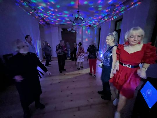 Tak bawili się oławscy seniorzy przy gorących latynoskich rytmach