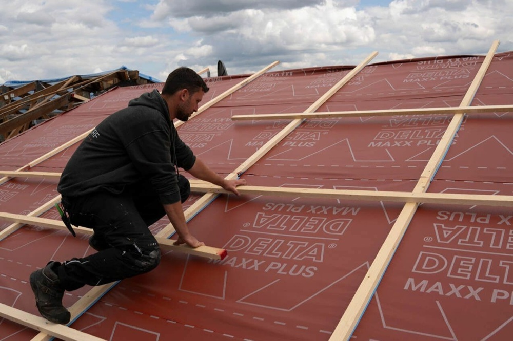 O czym należy pamiętać w przypadku pełnego deskowania